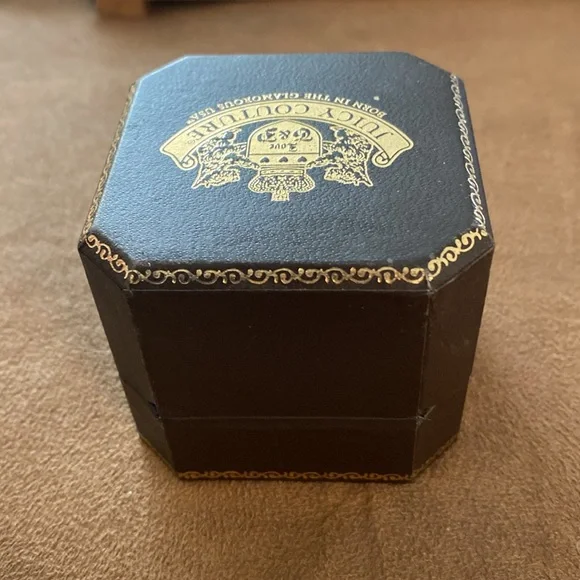 Like New Juicy Couture SCRIPT PEARL Bracelet Jewelry Box - Picture 5 of 5